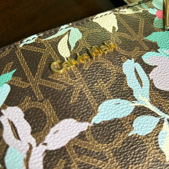 Calvin Klein handbag - Picture 6 of 10